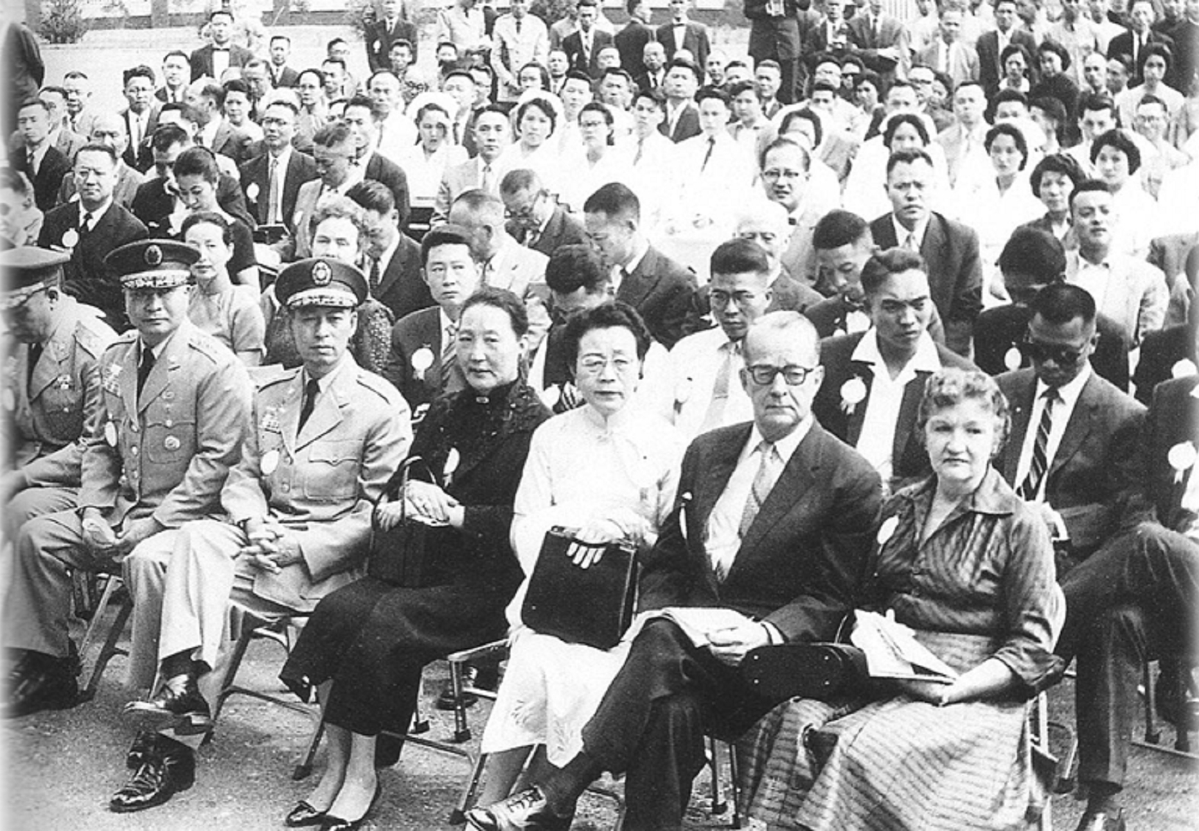 民國48年11月1日「榮民總醫院」開幕典禮，當天應邀出席中外貴賓共300餘人。