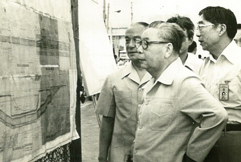 民國70年5月總統經國先生視察「高雄過港隧道工程」。