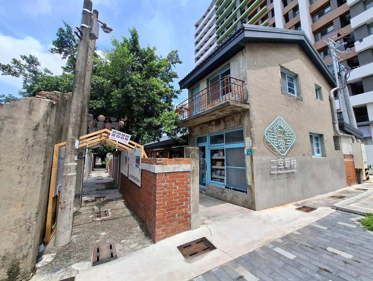 跨時代交替之新舊建物，展現出傳承之歷史韻味。