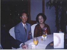 倪先生賢伉儷於民國88年小女兒婚禮合影