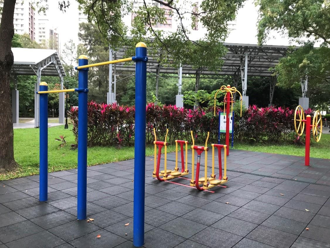 新北市板橋區親民公園-簡易運動器材